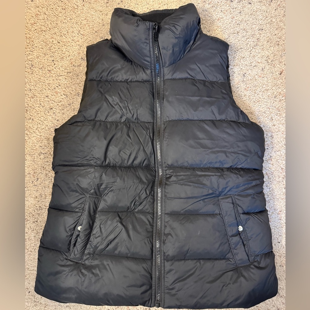 Black Old Navy poof vest